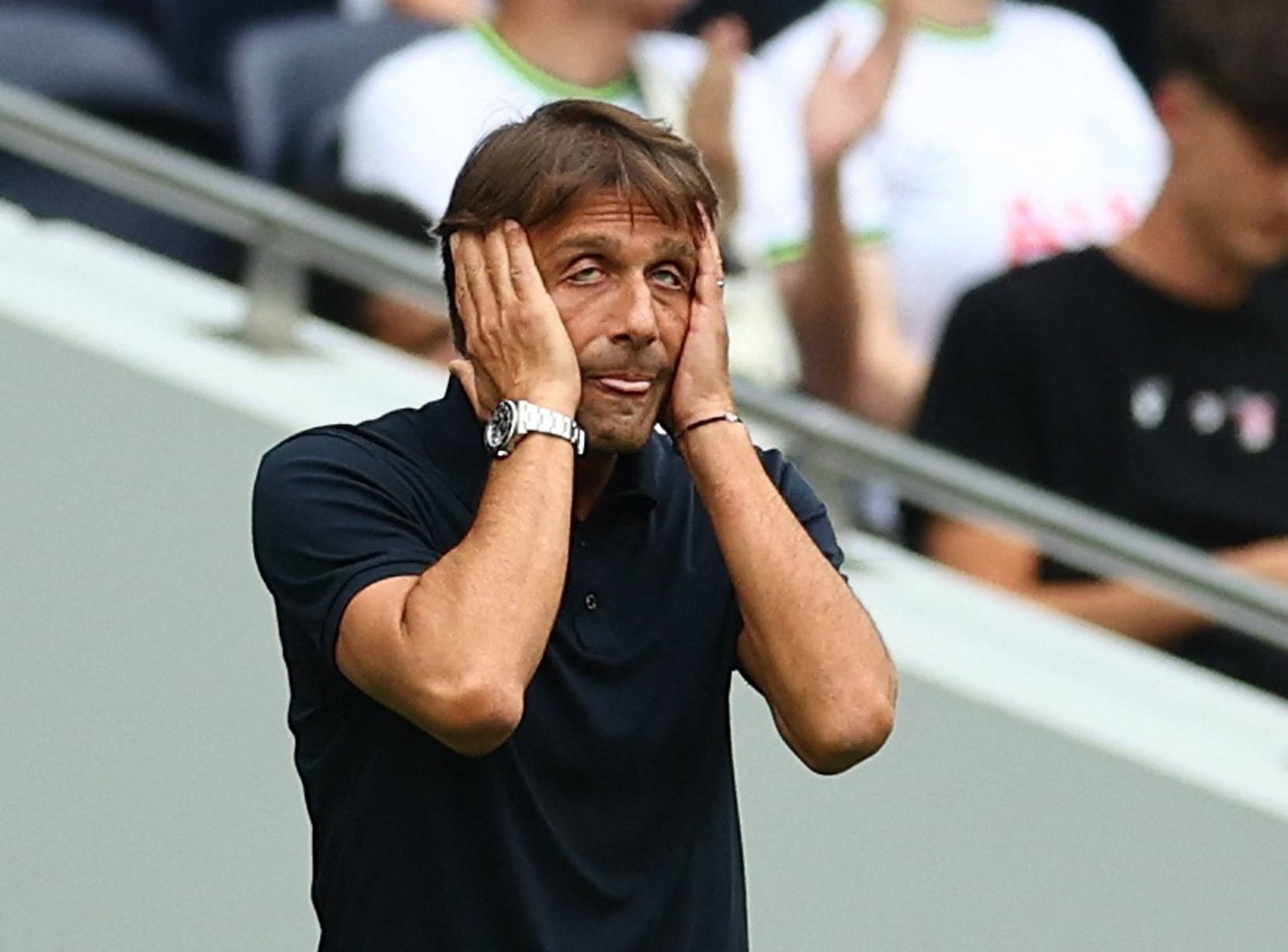 Tottenham Hotspur head coach Antonio Conte reacts
