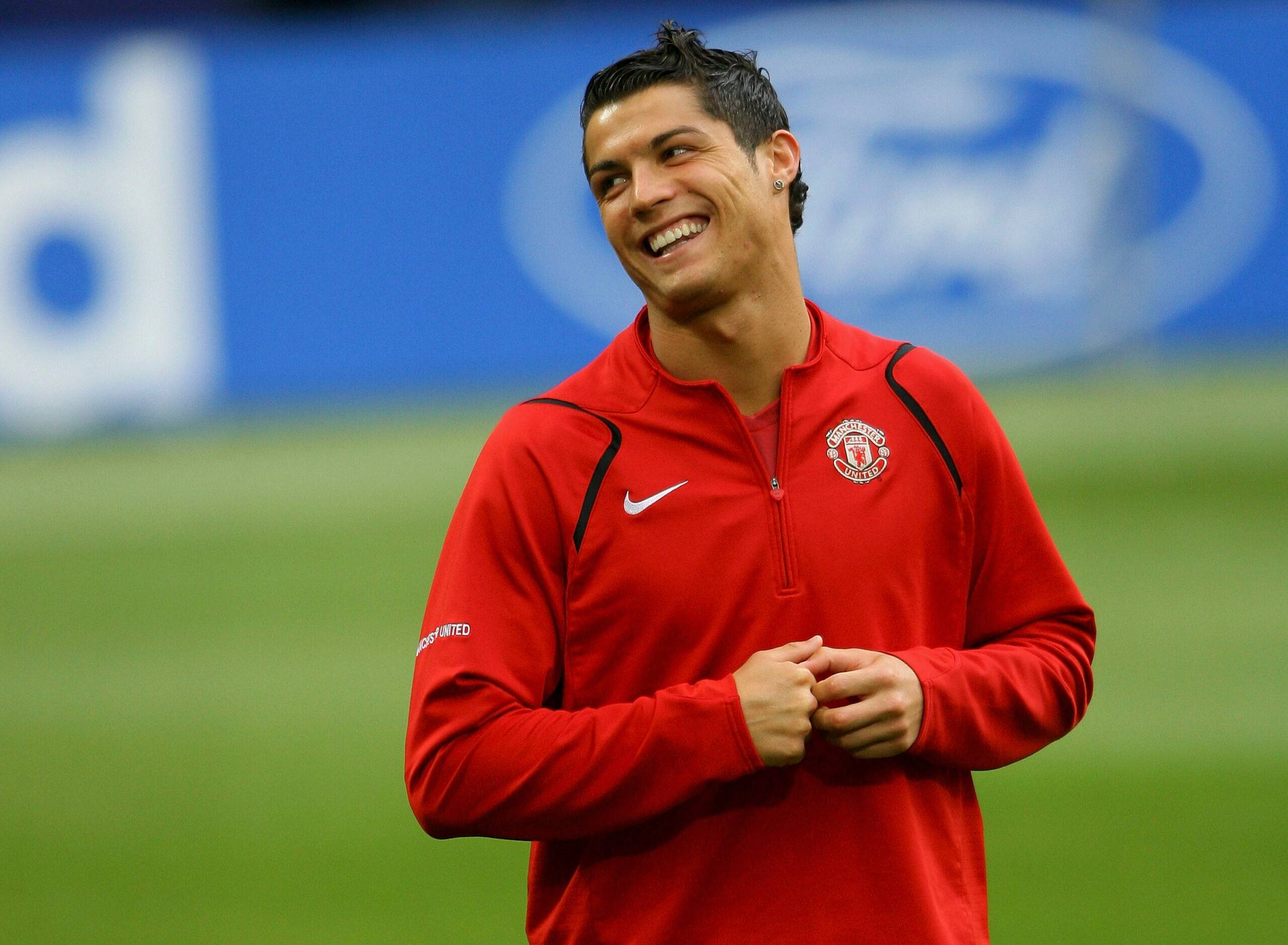 Cristiano Ronaldo smiles during 2007 warm up