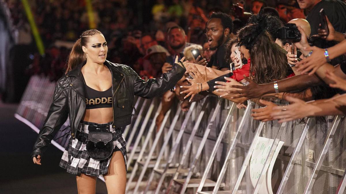 Ronda Rousey high-fives WWE fans
