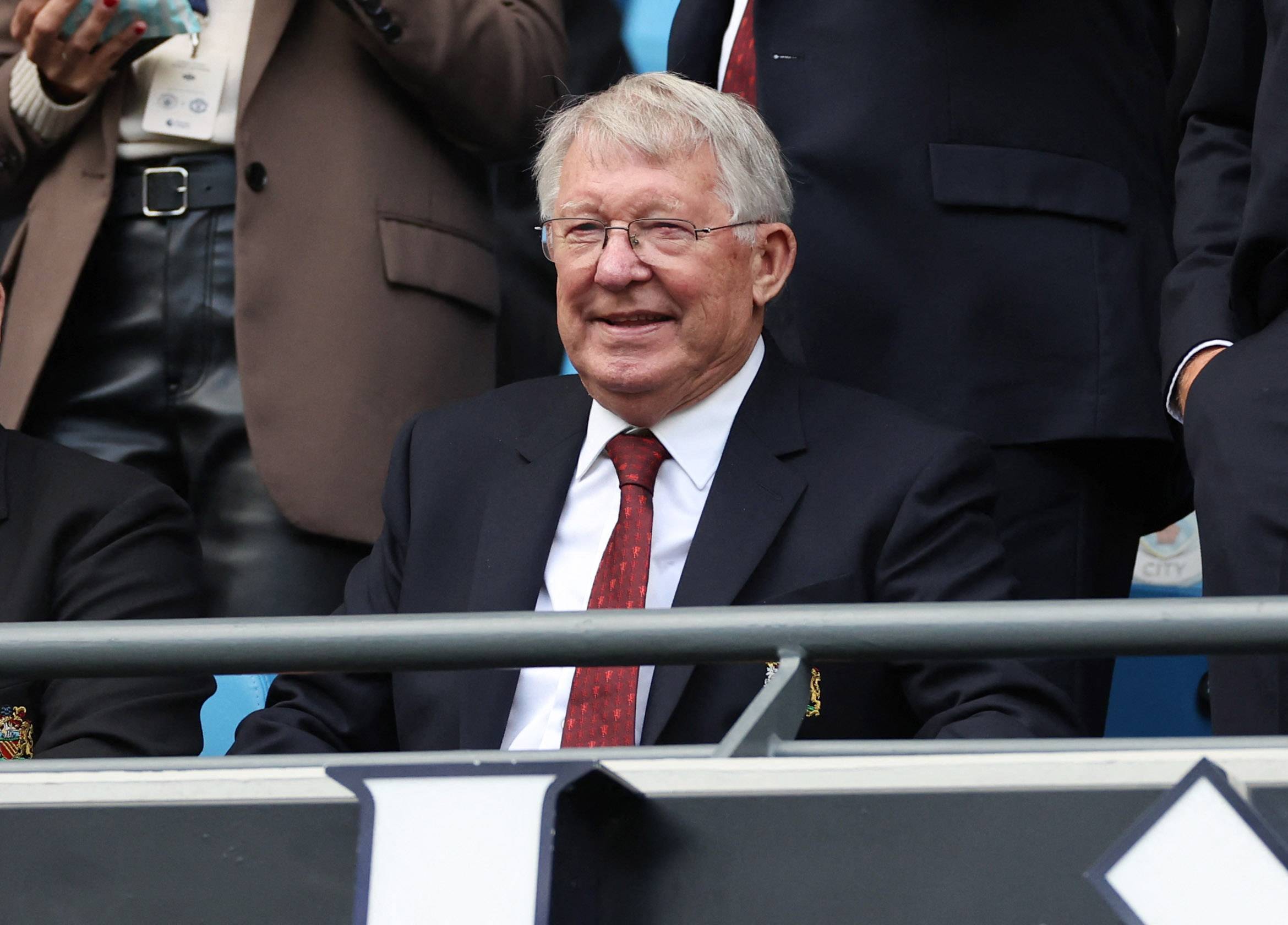 MOTD’s commentary when Sir Alex Ferguson appeared during Man City 6-3 Man Utd goes viral