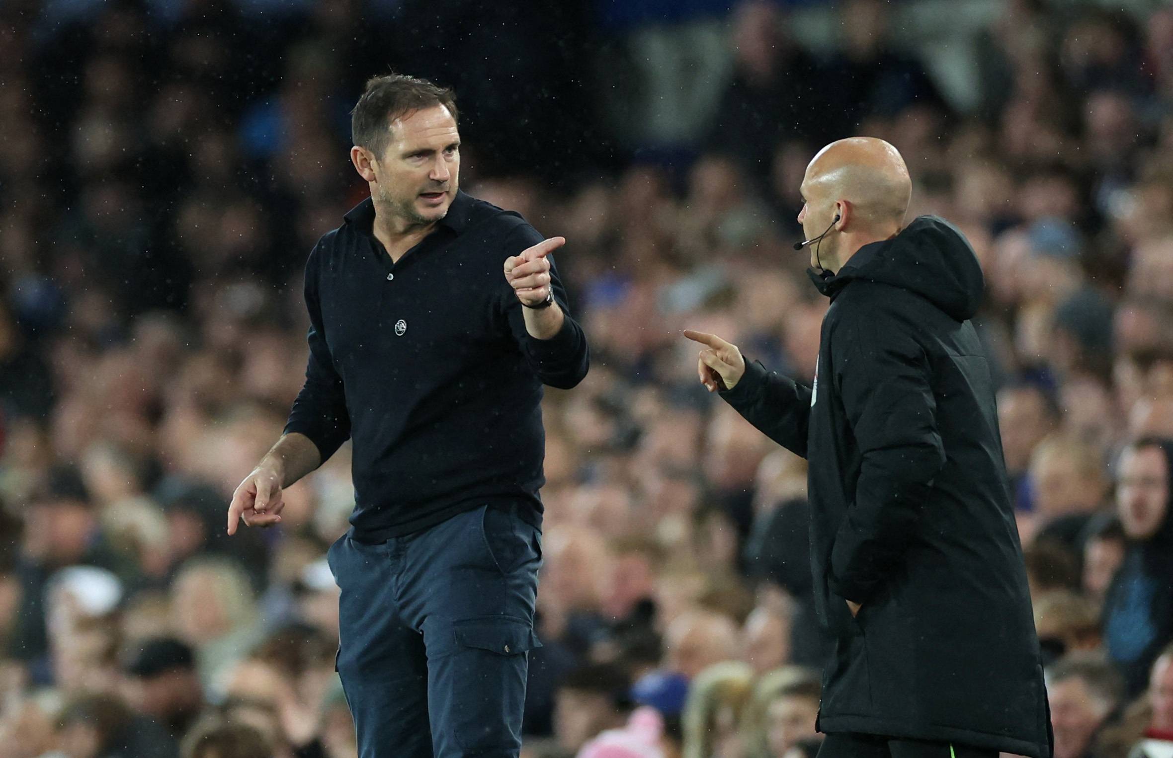 Everton manager Frank Lampard remonstrates with the fourth official