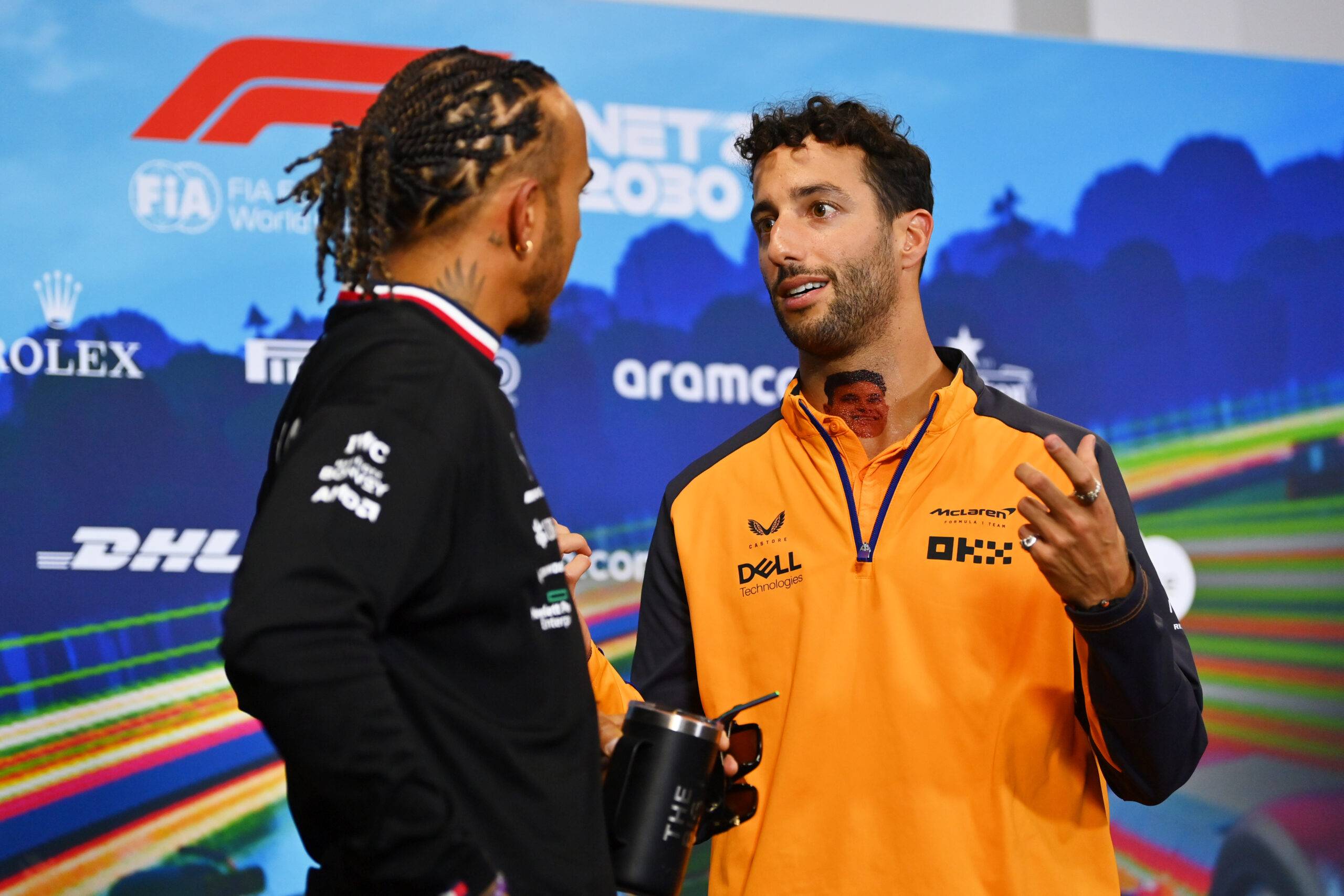 Lewis Hamilton & Daniel Ricciardo chat at the Italian GP