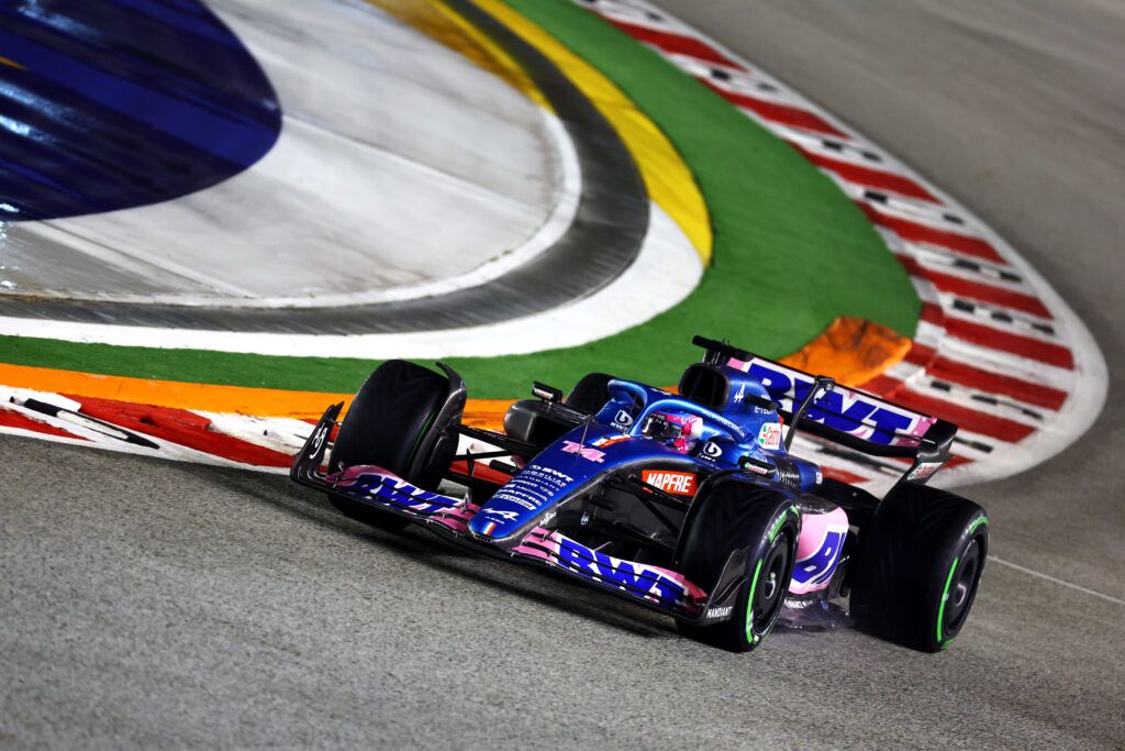 fernando alonso drives at the singapore grand prix