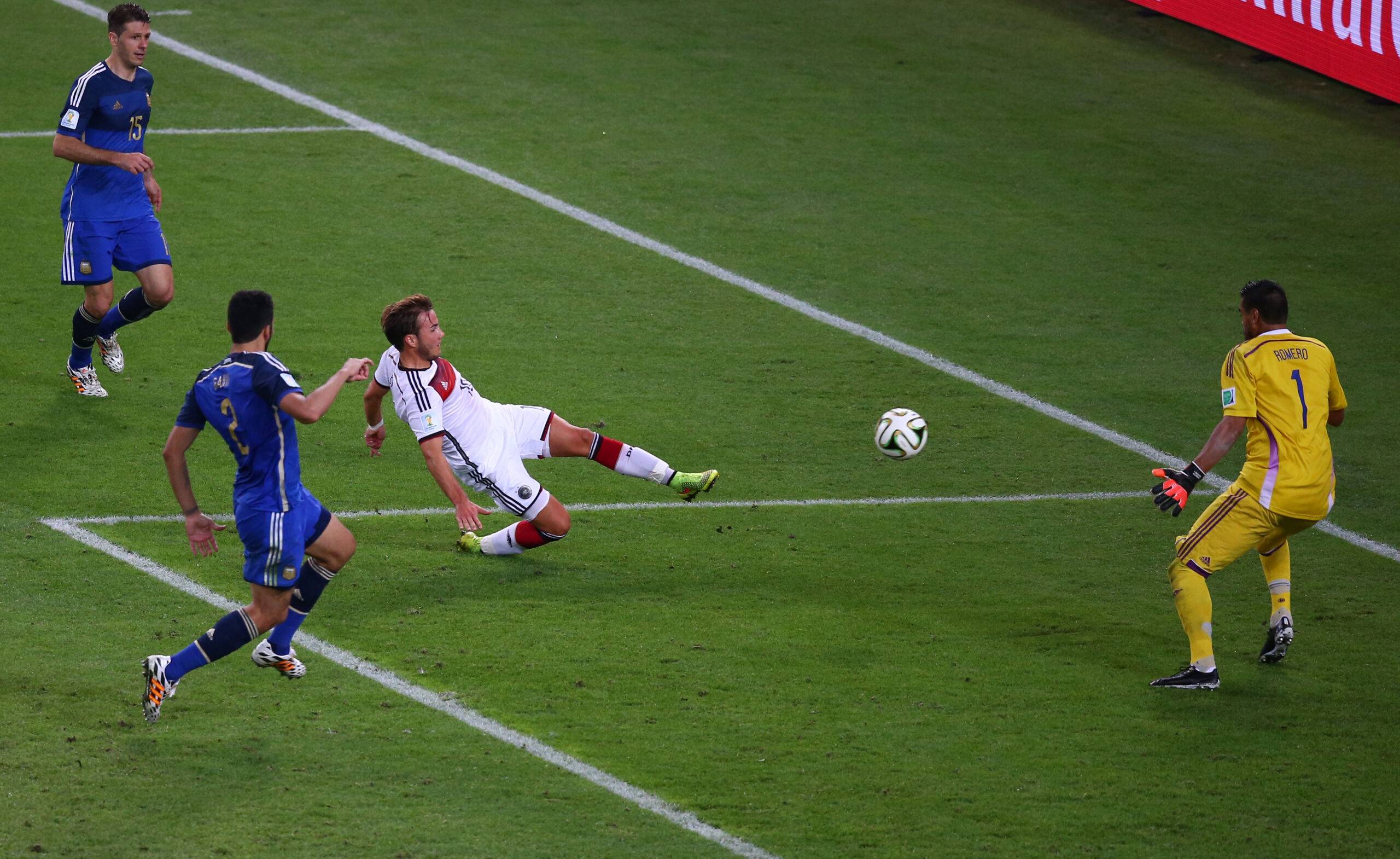Mario Gotze scores goal