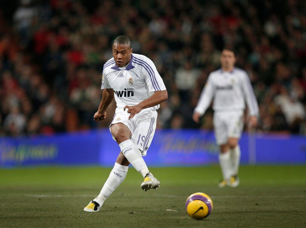 Julio Baptista on the ball with Real Madrid