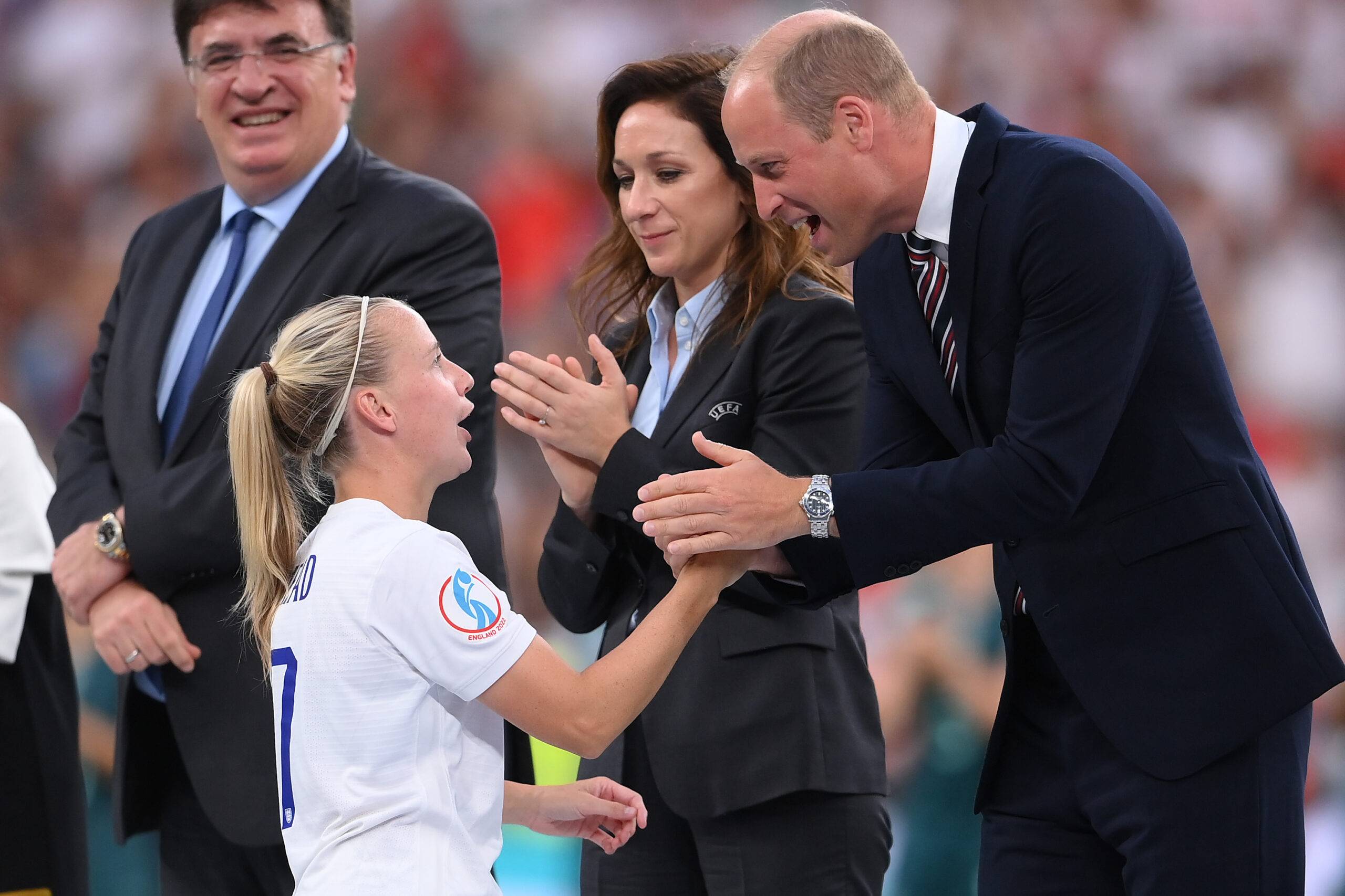 Beth Mead shakes hands with Prince William at Euro 2022
