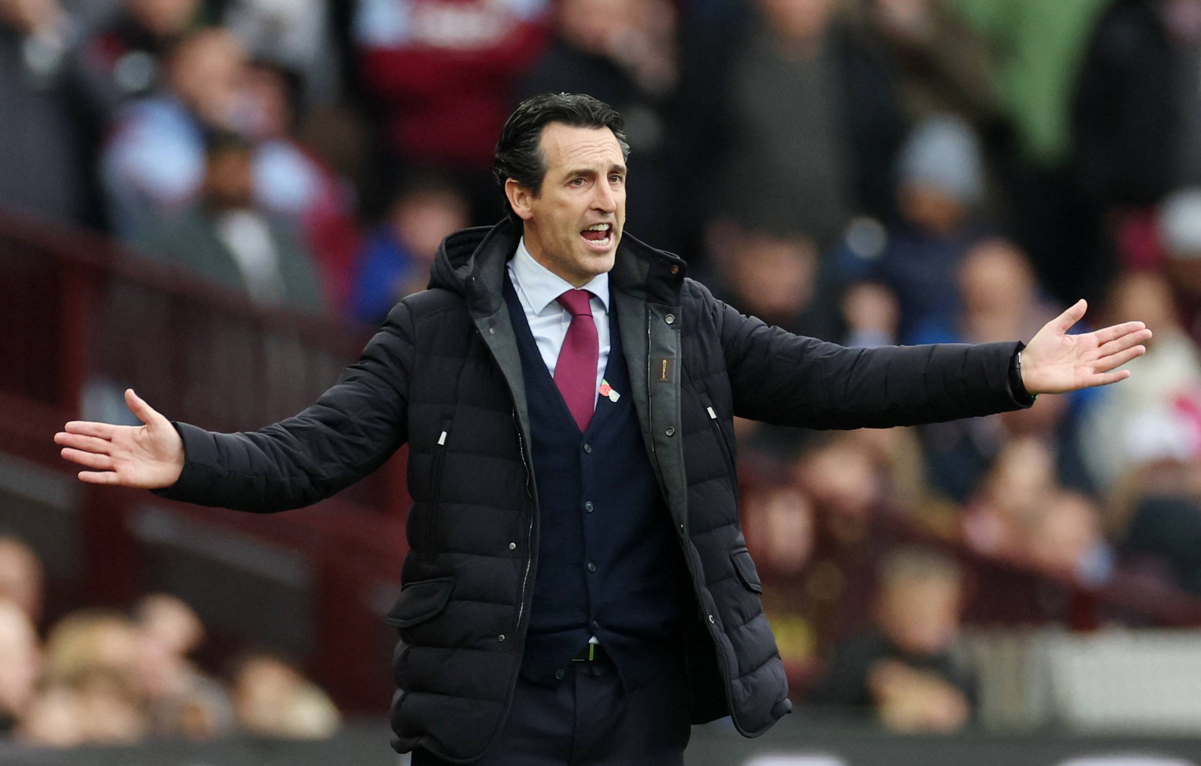 Aston Villa manager Unai Emery on the touchline during the game against Manchester United