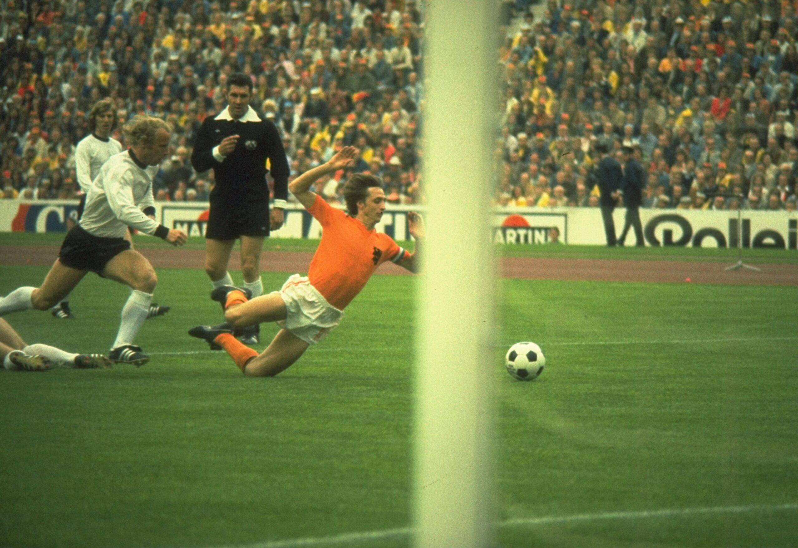 Cruyff wins a penalty at the 1974 World Cup.