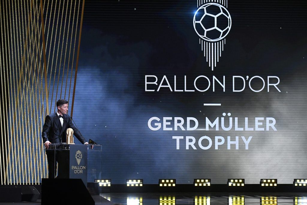 Robert Lewandowski reçoit le Trophée Gerd Muller au Ballon d'Or