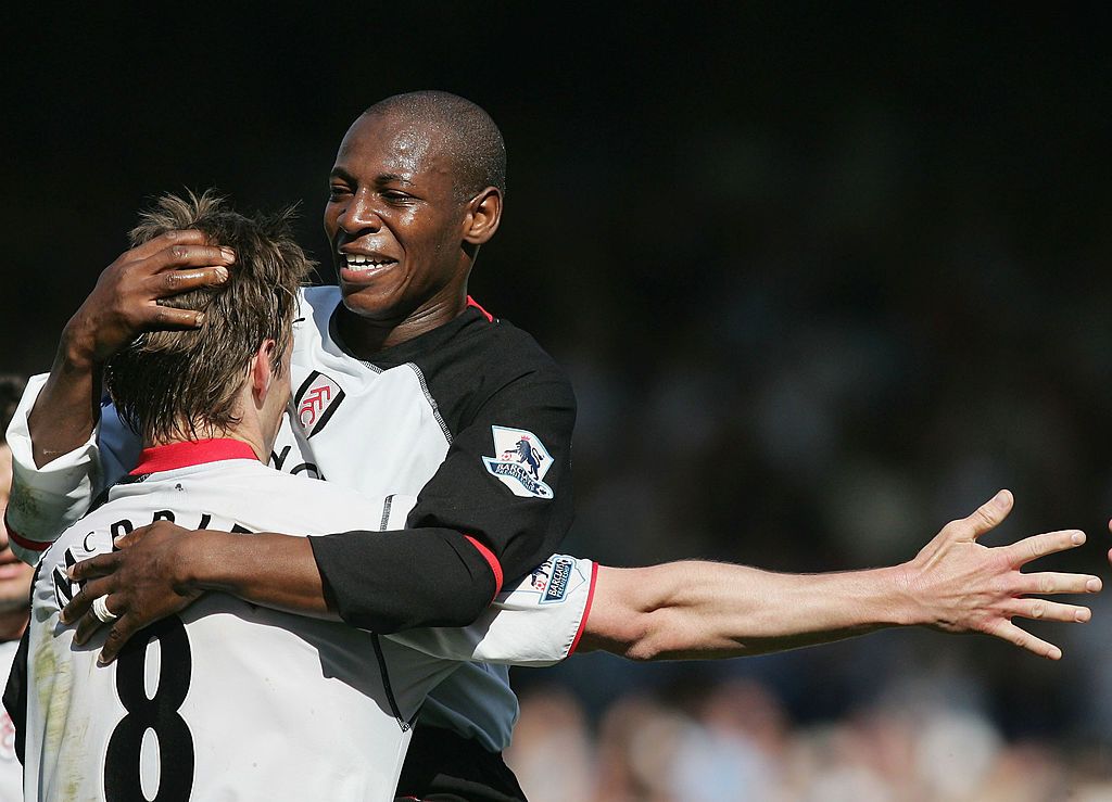 Luis Boa Morte comemora seu gol pelo Fulham